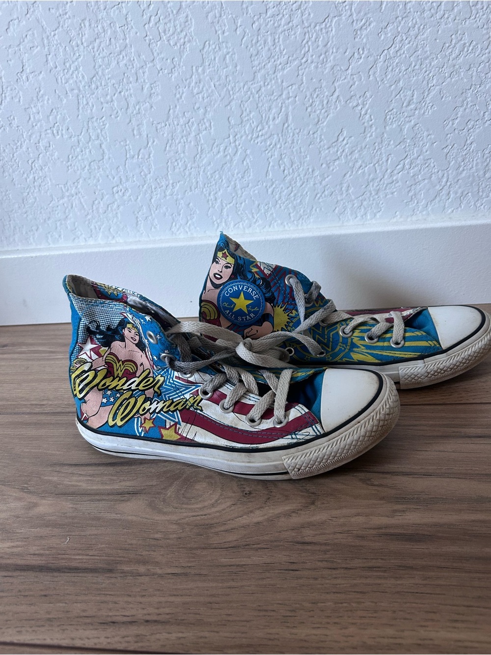 Converse Wonder Woman Comic High-Top Sneakers Blue/Red/White Comics Superhero